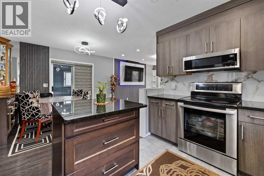 Photo 30 of 265 Martinglen Way Ne, Calgary AB