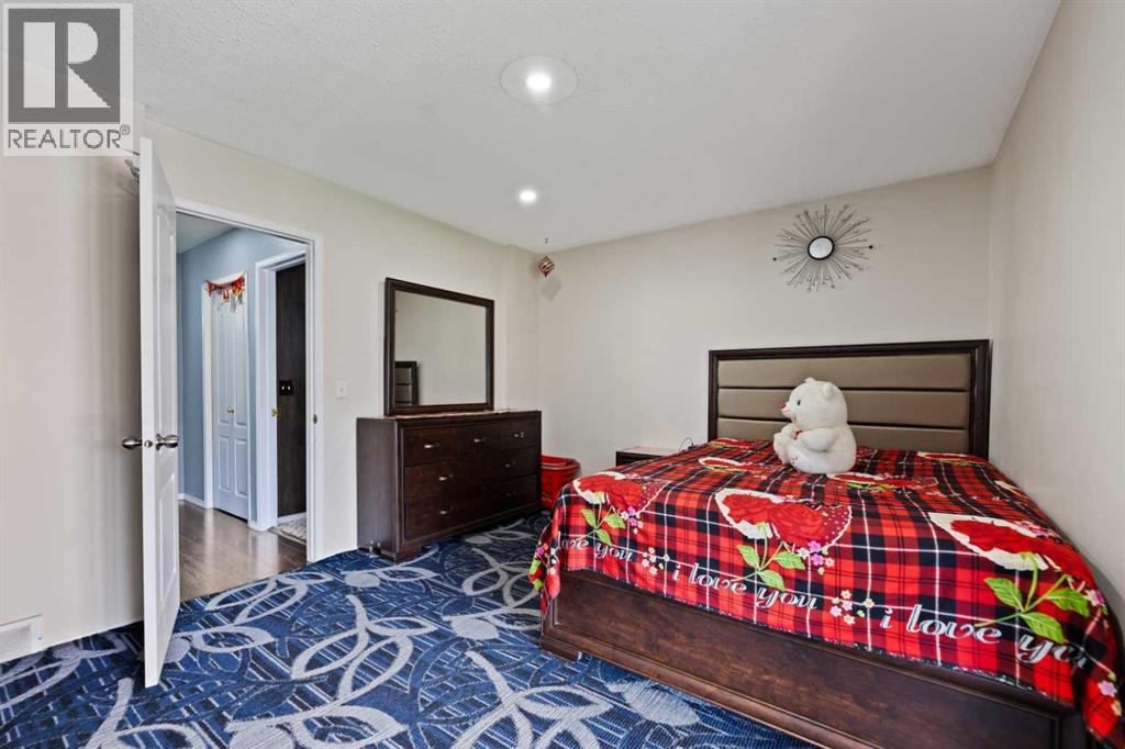Photo 32 of 265 Martinglen Way Ne, Calgary AB