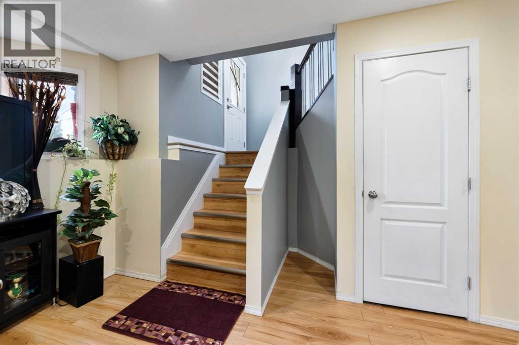 Photo 8 of 265 Martinglen Way Ne, Calgary AB