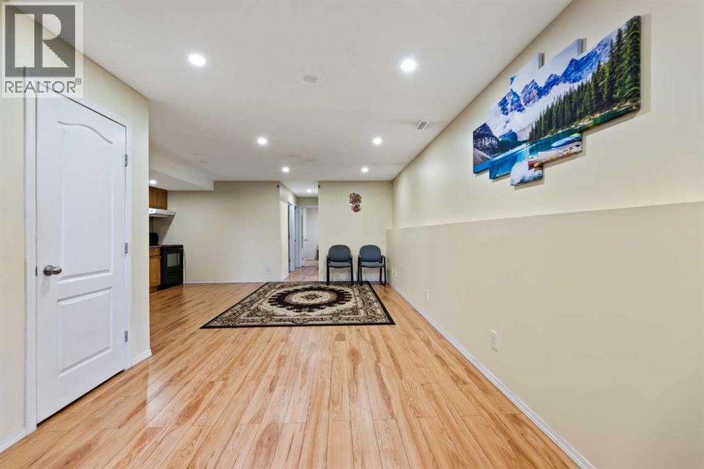 Photo 23 of 265 Martinglen Way Ne, Calgary AB