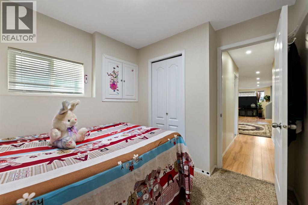 Photo 16 of 265 Martinglen Way Ne, Calgary AB
