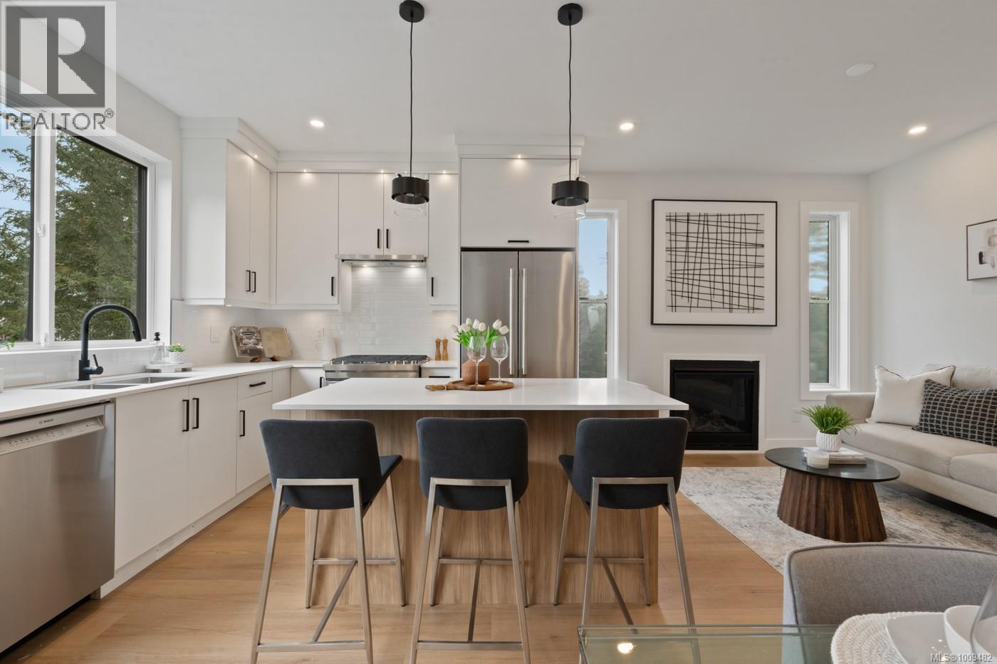 557 Belford Pl - 2