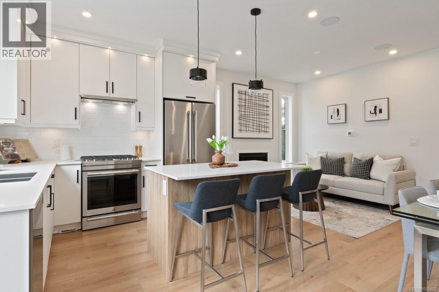 557 Belford Pl - 3