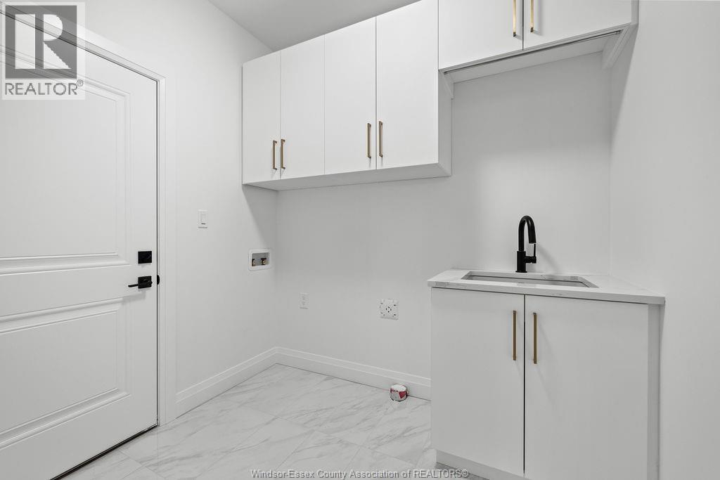 Photo 3 of 8024 Meo Boulevard, Lasalle ON