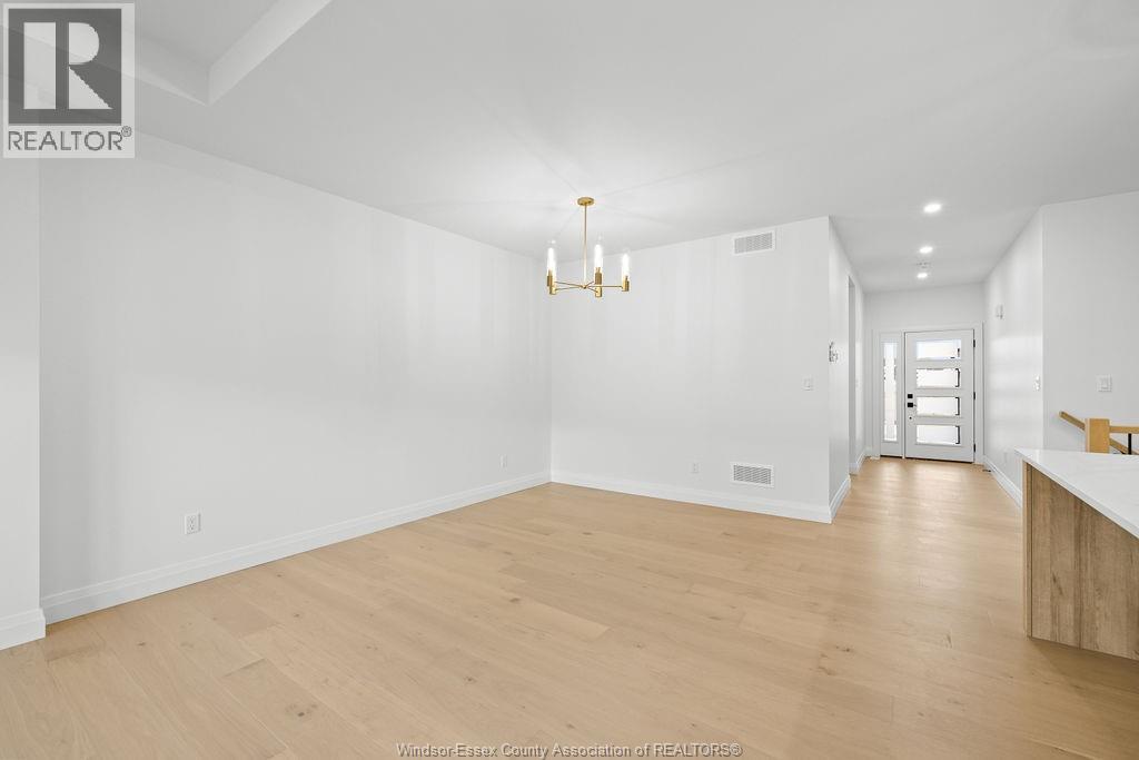 Photo 8 of 8024 Meo Boulevard, Lasalle ON