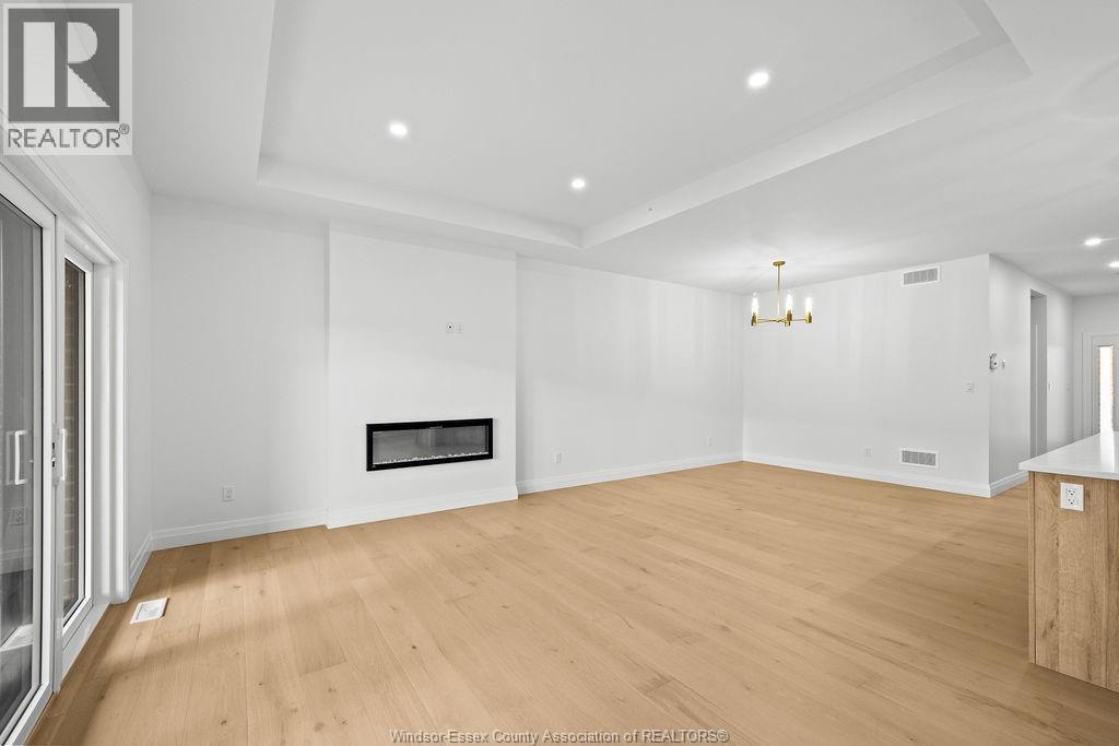 Photo 4 of 8024 Meo Boulevard, Lasalle ON