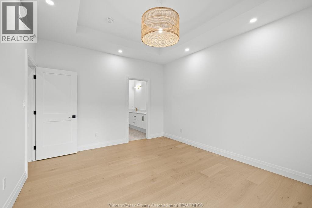 Photo 10 of 8024 Meo Boulevard, Lasalle ON