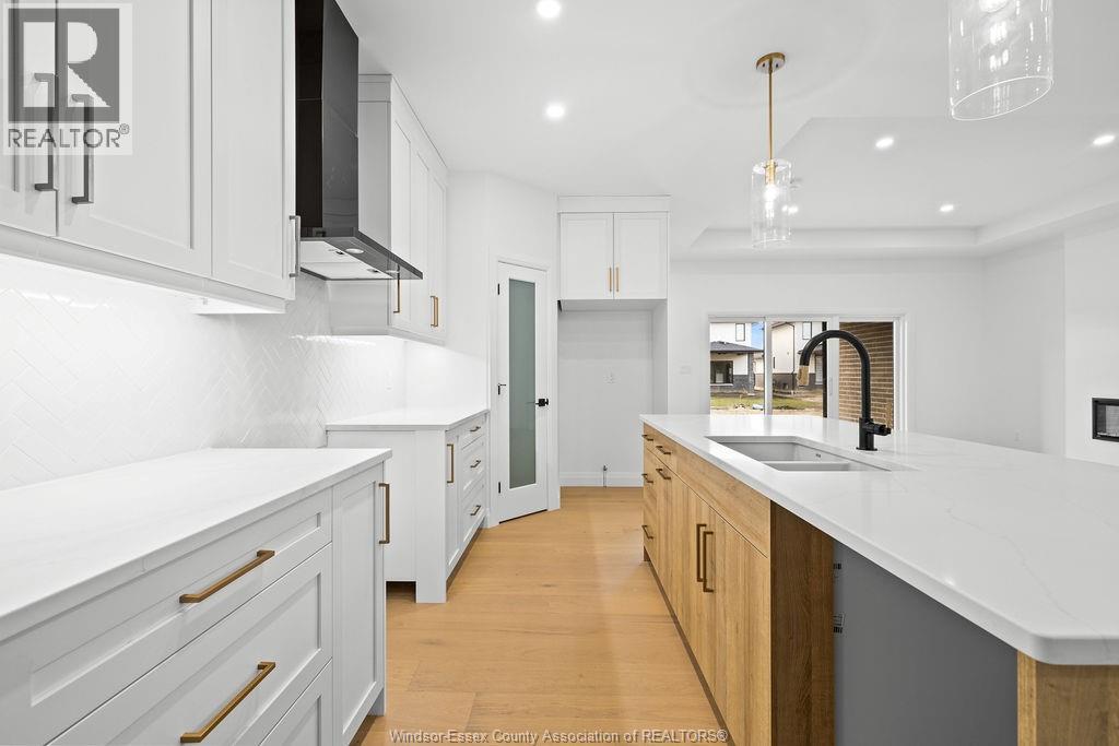 Photo 17 of 8024 Meo Boulevard, Lasalle ON