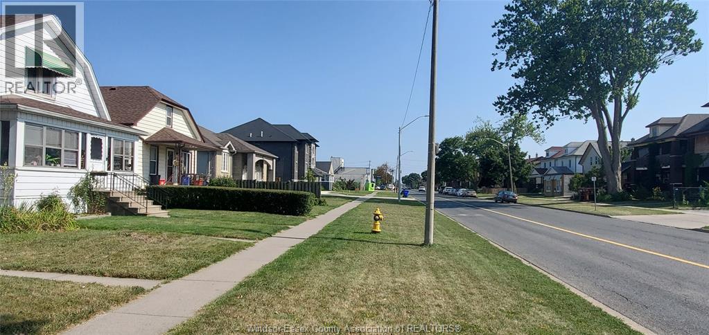 Photo 3 of 1514 Howard Avenue, Windsor ON
