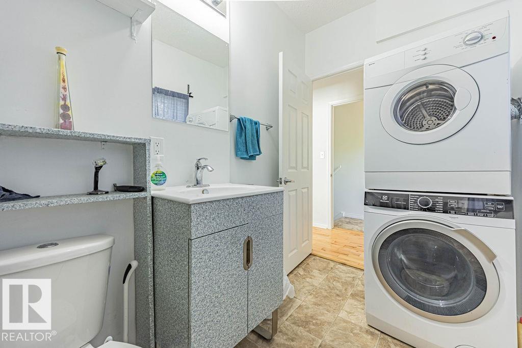 Photo 14 of 11606 67 St Nw, Edmonton AB