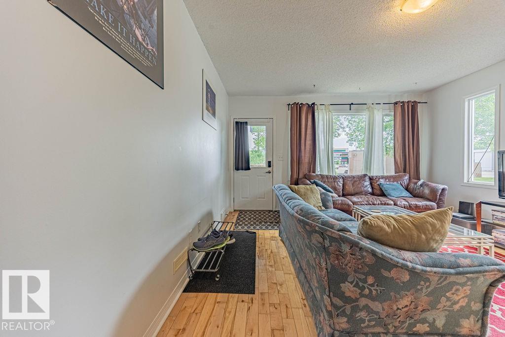 Photo 3 of 11606 67 St Nw, Edmonton AB