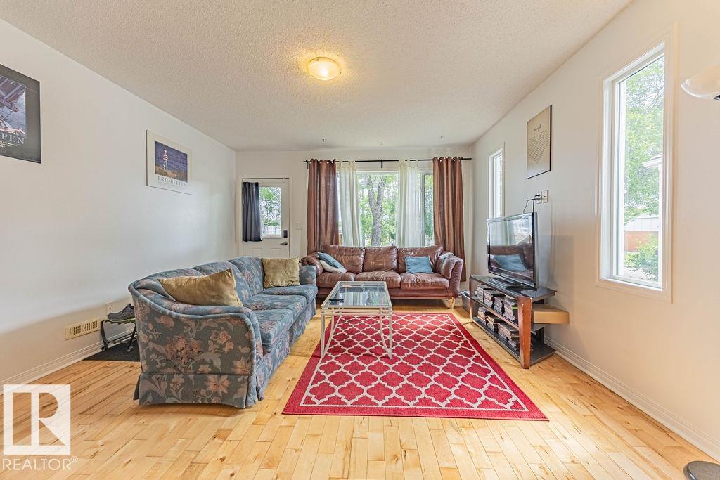 Photo 5 of 11606 67 St Nw, Edmonton AB