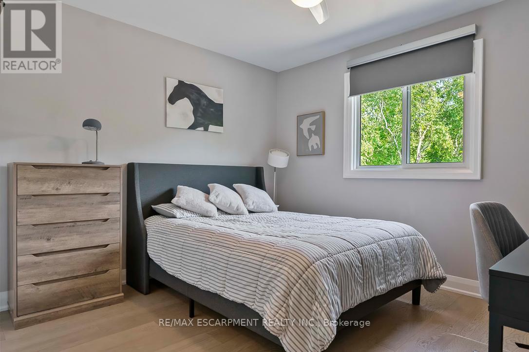 Photo 24 of 1487 Chriseden Drive, Mississauga ON