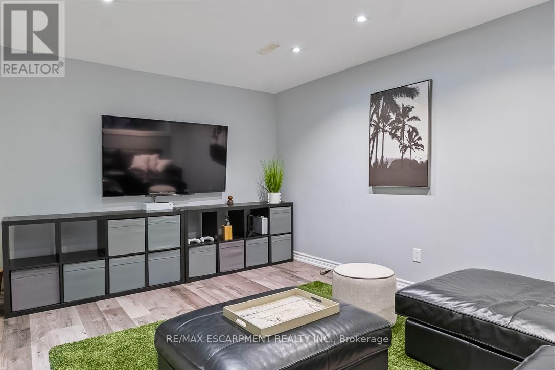 Photo 32 of 1487 Chriseden Drive, Mississauga ON