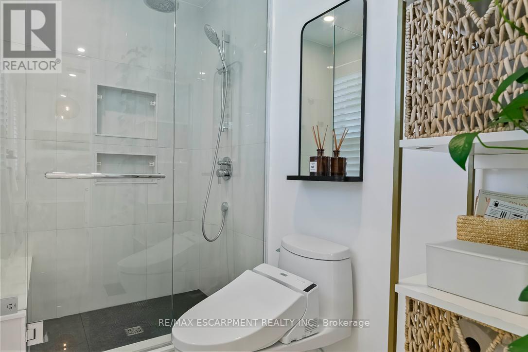 Photo 23 of 1487 Chriseden Drive, Mississauga ON