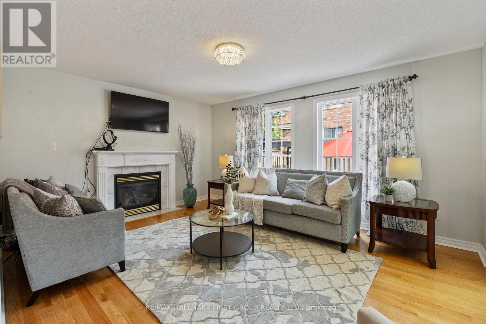 Photo 11 of 19 Ballgrove Crescent, Ajax ON