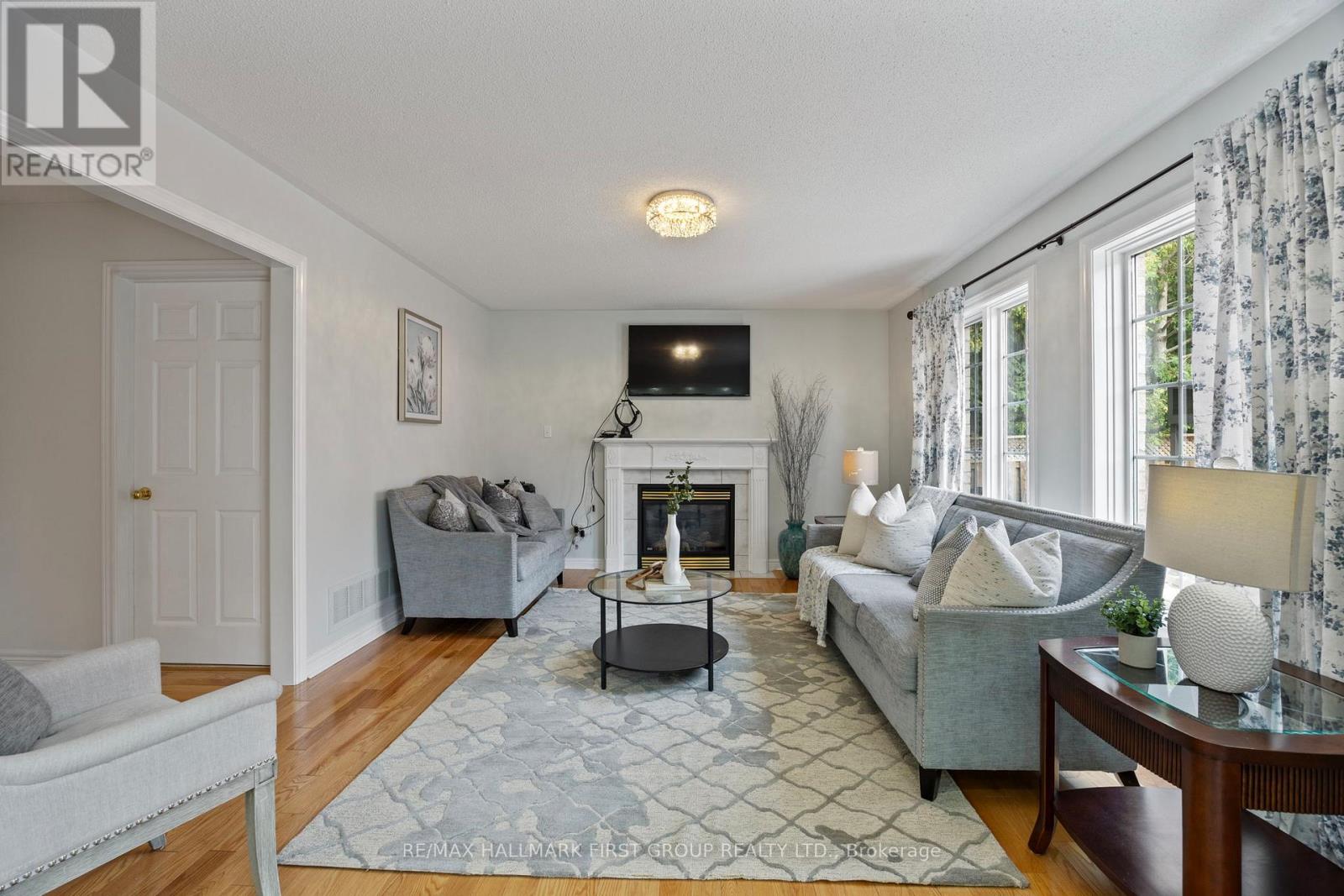 Photo 12 of 19 Ballgrove Crescent, Ajax ON
