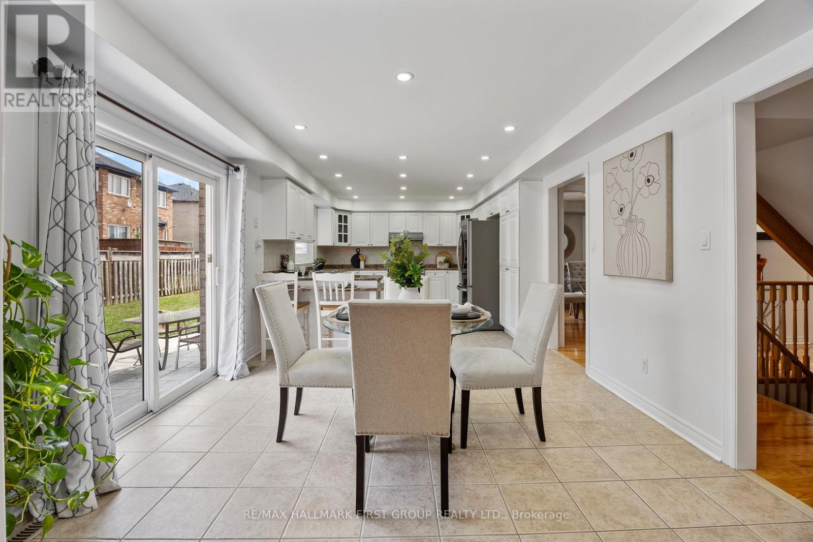 Photo 14 of 19 Ballgrove Crescent, Ajax ON