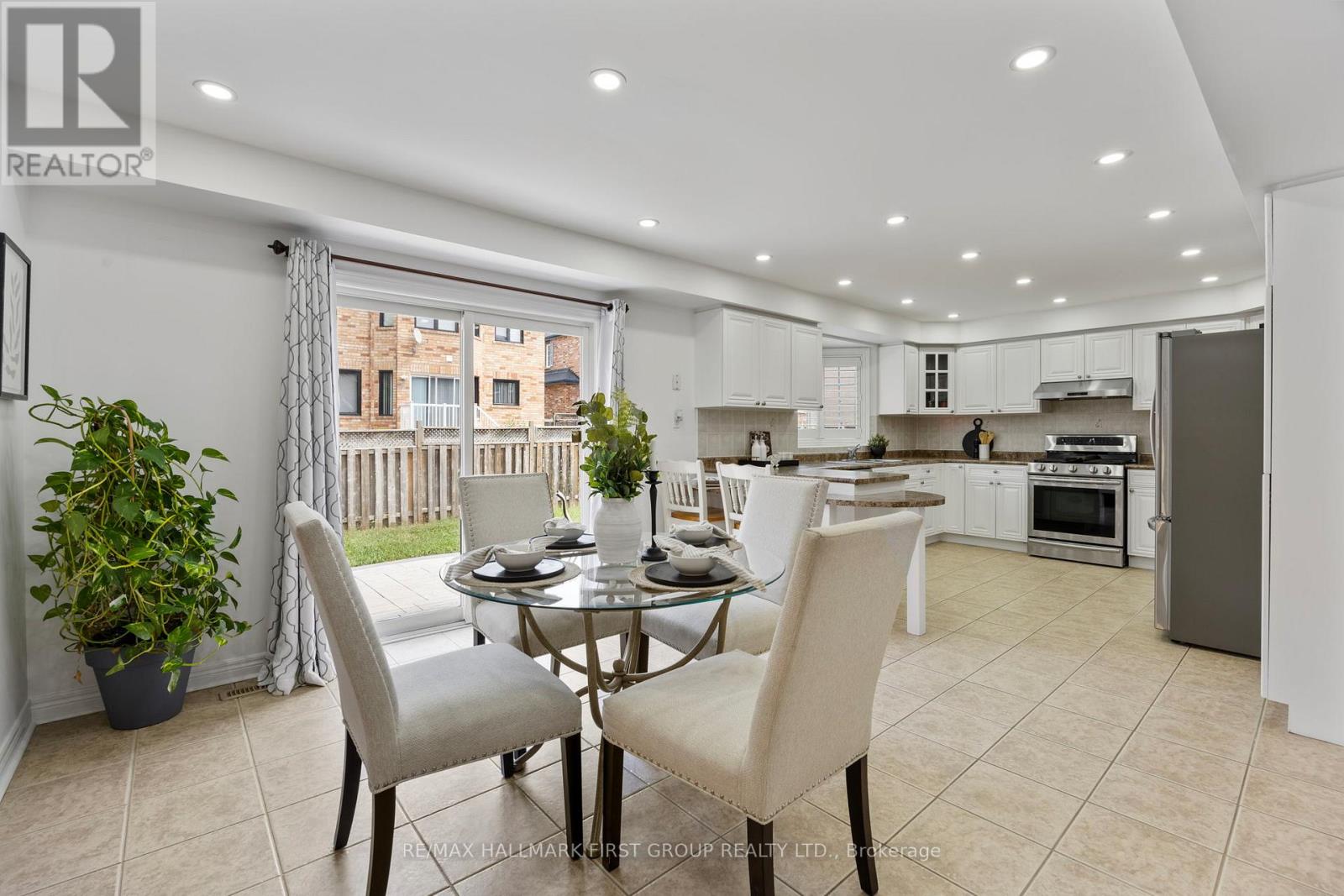 Photo 15 of 19 Ballgrove Crescent, Ajax ON
