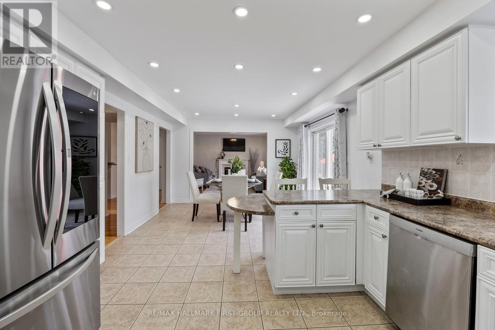 Photo 17 of 19 Ballgrove Crescent, Ajax ON