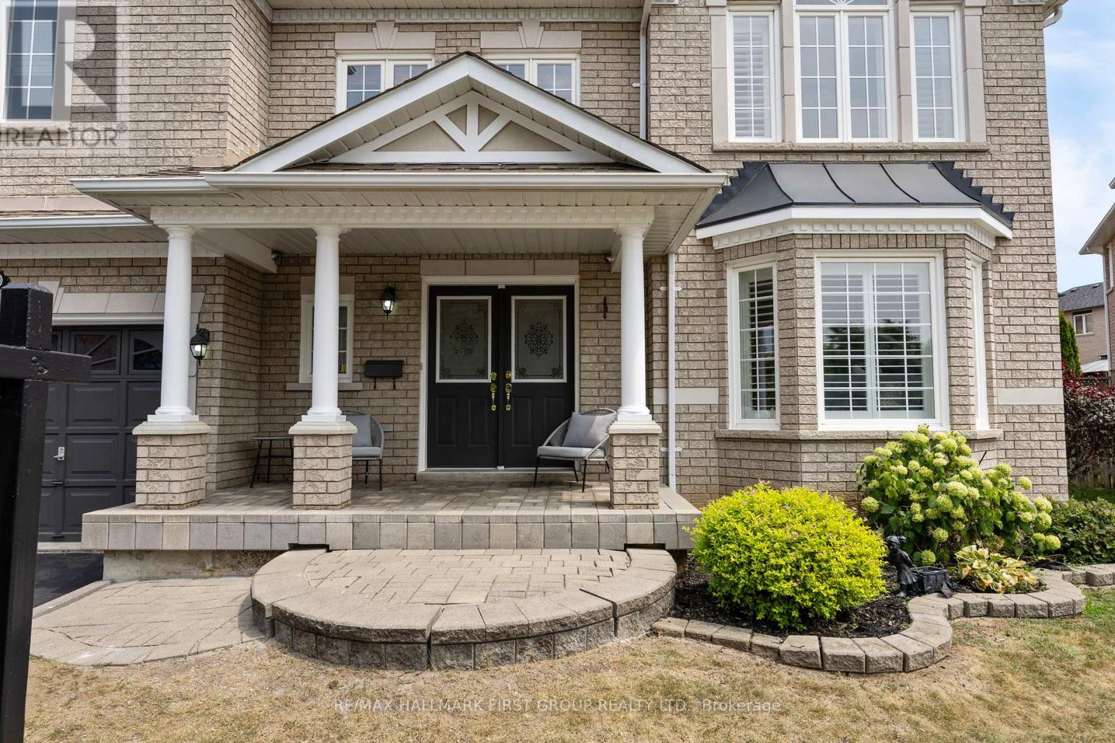 Photo 2 of 19 Ballgrove Crescent, Ajax ON