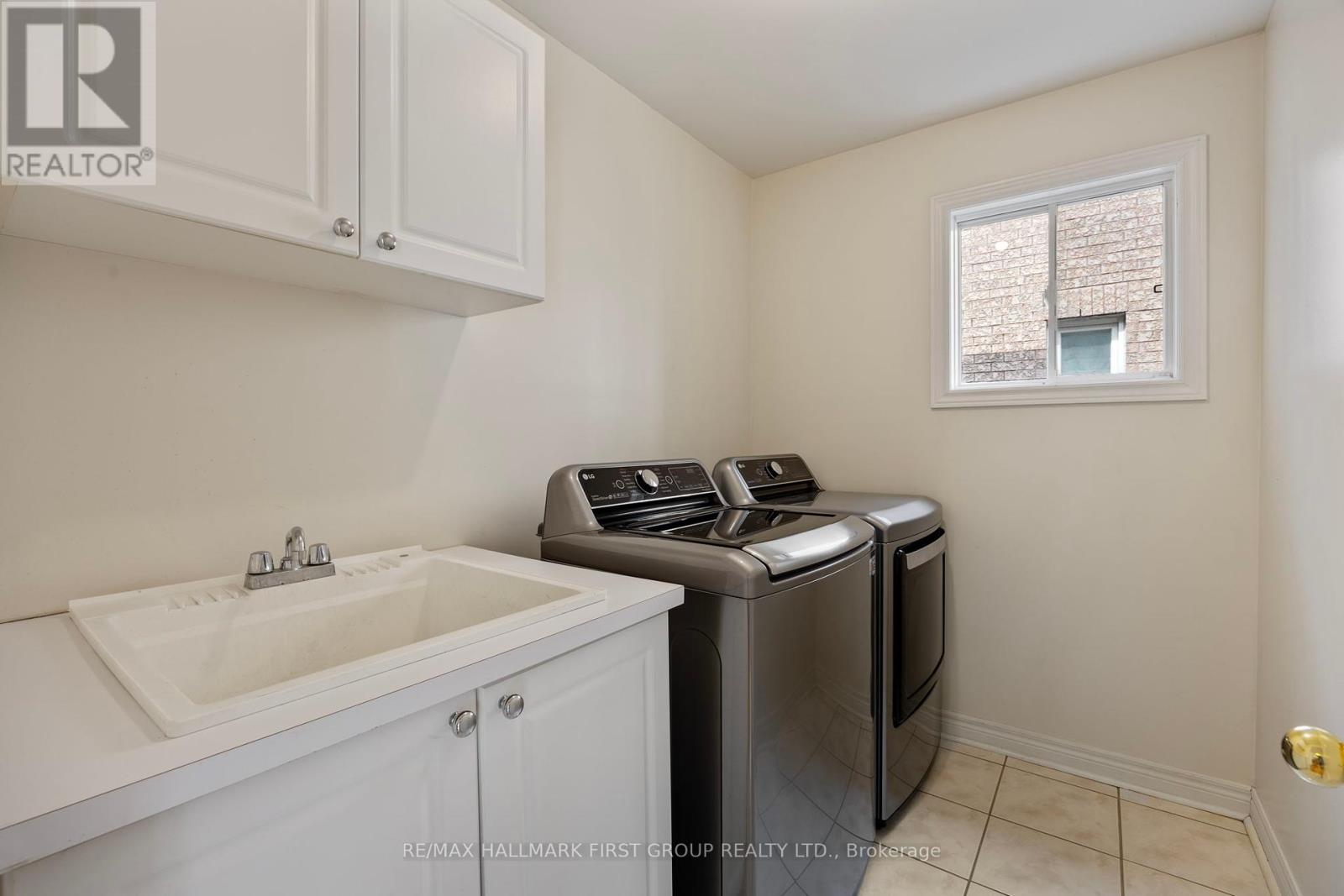 Photo 20 of 19 Ballgrove Crescent, Ajax ON
