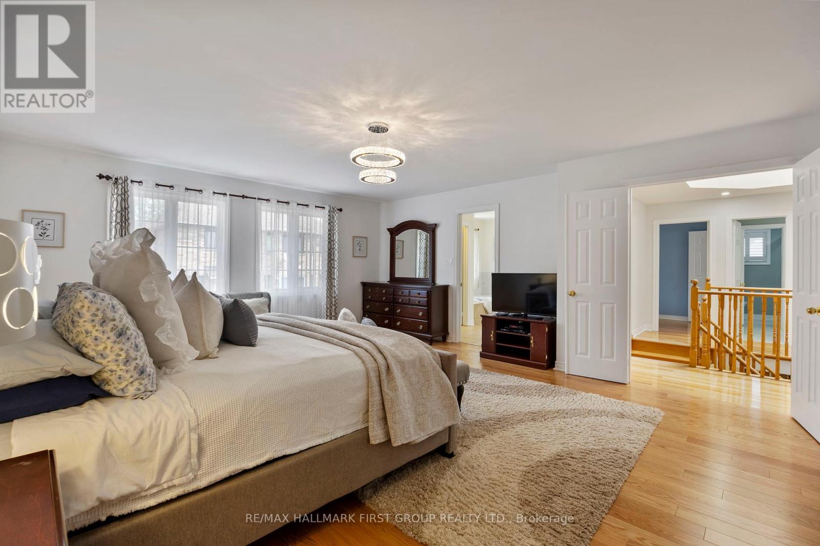Photo 25 of 19 Ballgrove Crescent, Ajax ON