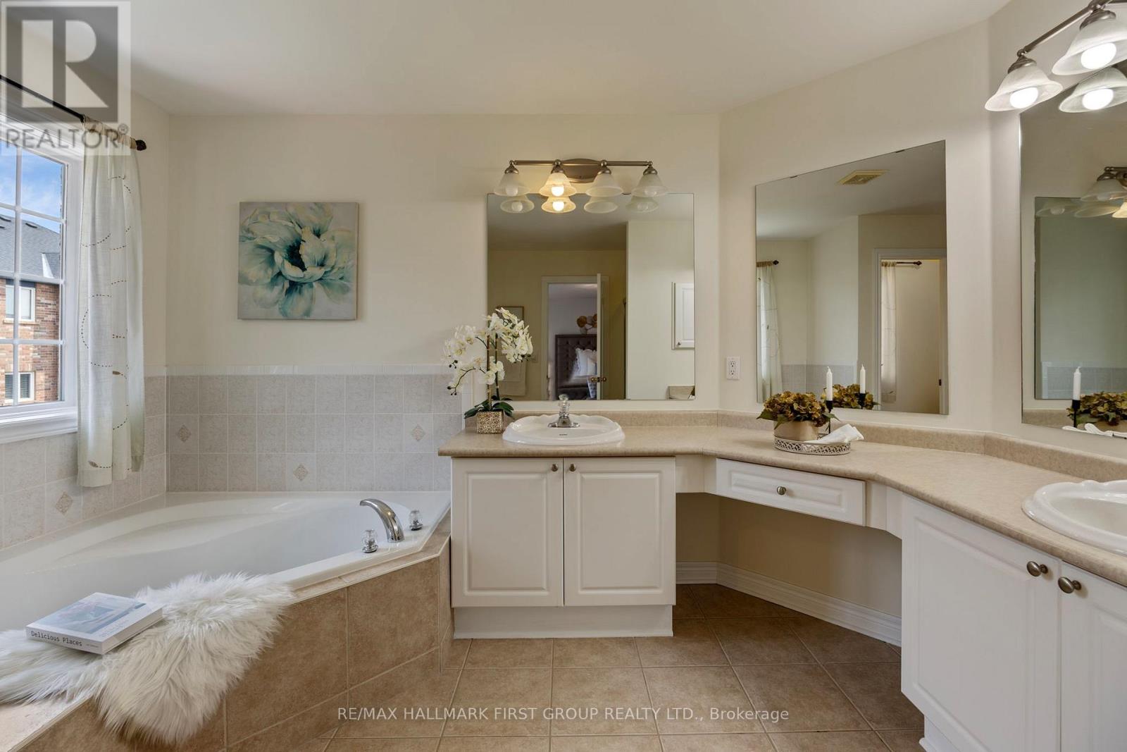 Photo 28 of 19 Ballgrove Crescent, Ajax ON