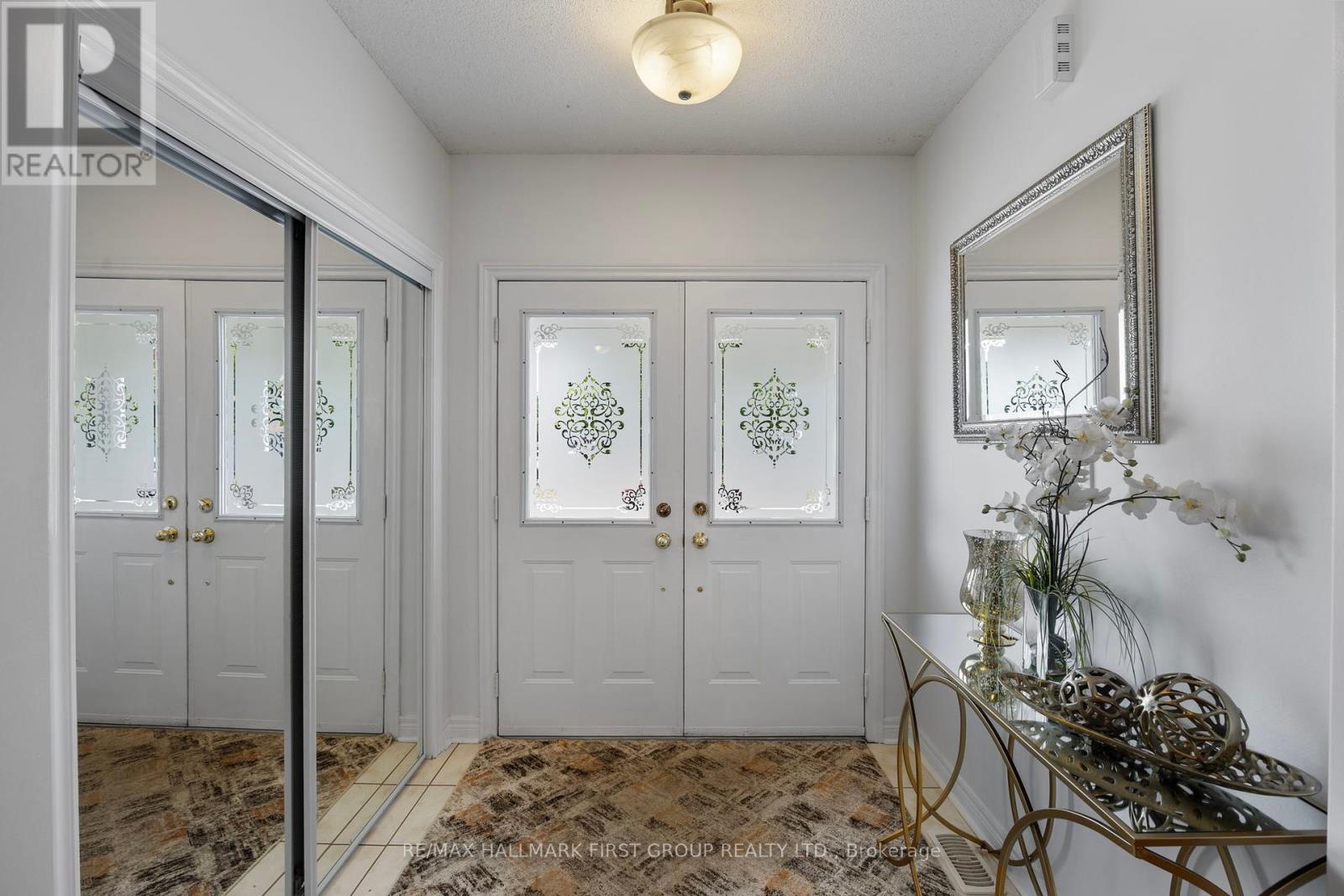 Photo 3 of 19 Ballgrove Crescent, Ajax ON