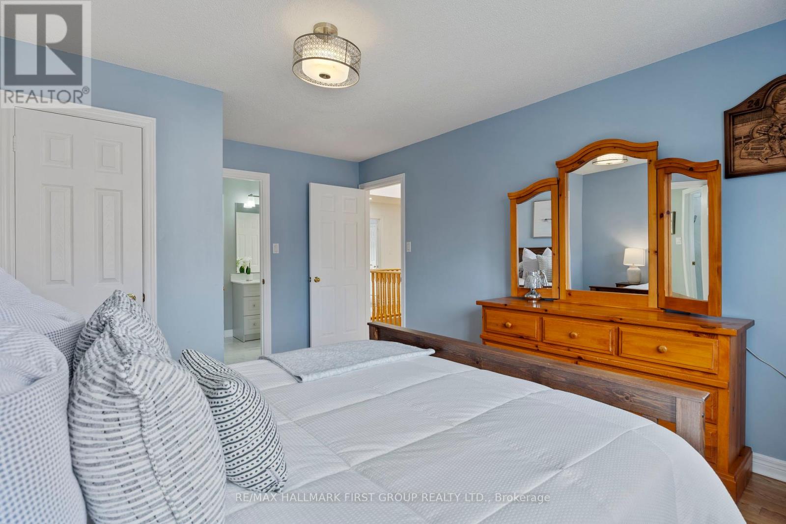 Photo 33 of 19 Ballgrove Crescent, Ajax ON