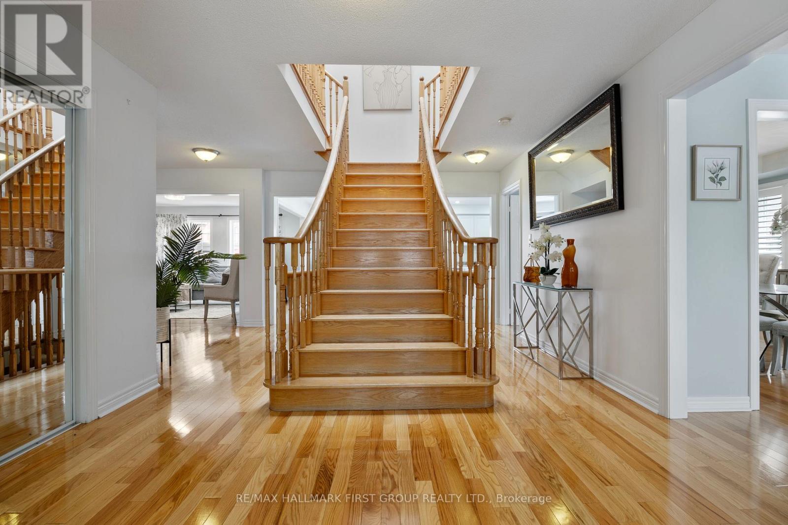 Photo 4 of 19 Ballgrove Crescent, Ajax ON