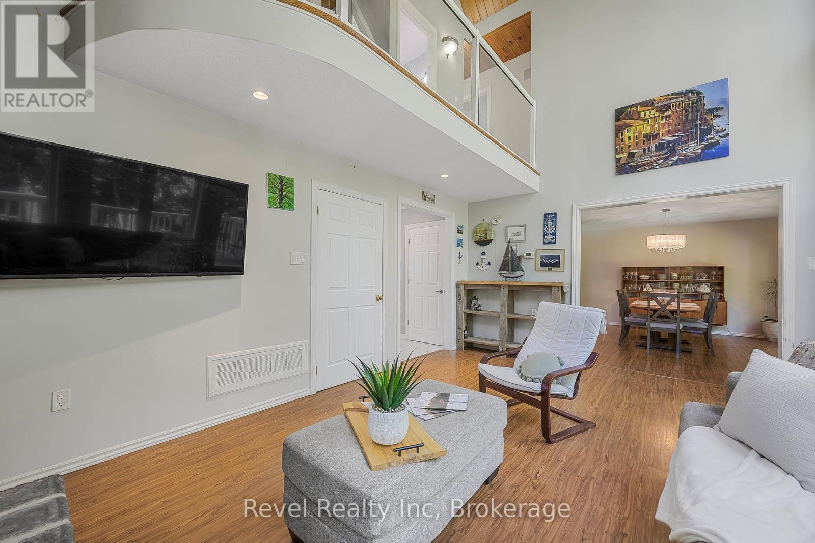 Photo 8 of 10 Musquake Court, Tiny ON