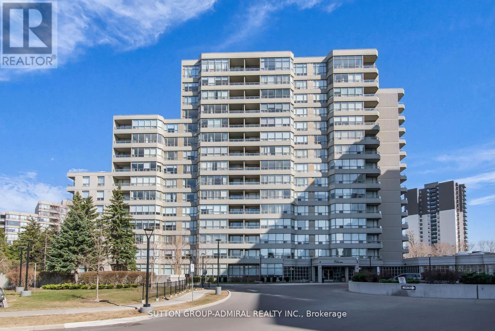 Photo 18 of 317 11 Townsgate Drive, Vaughan ON