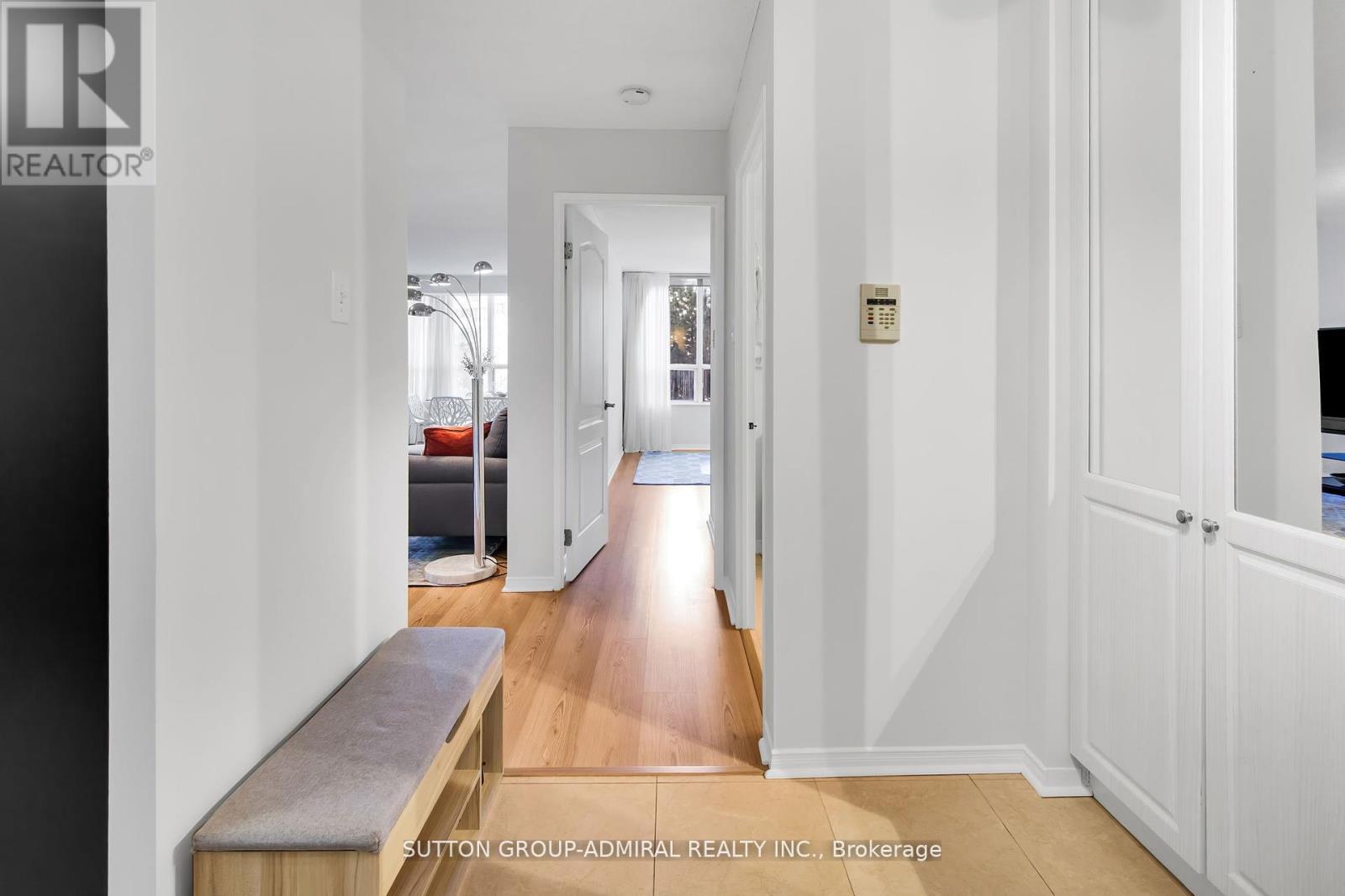 Photo 12 of 317 11 Townsgate Drive, Vaughan ON