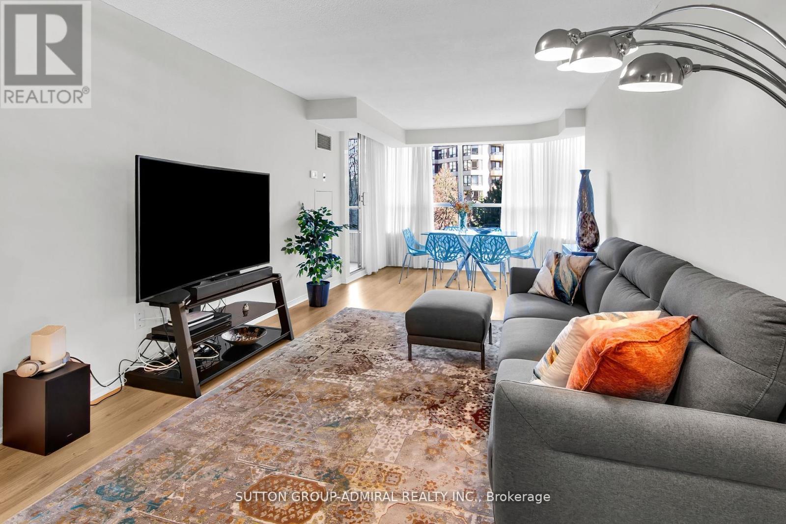 Photo 25 of 317 11 Townsgate Drive, Vaughan ON