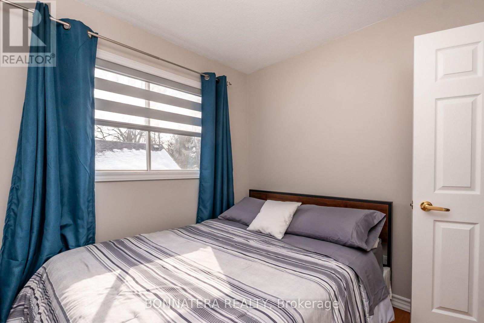 Photo 25 of 687 Innisfil Beach Road, Innisfil ON