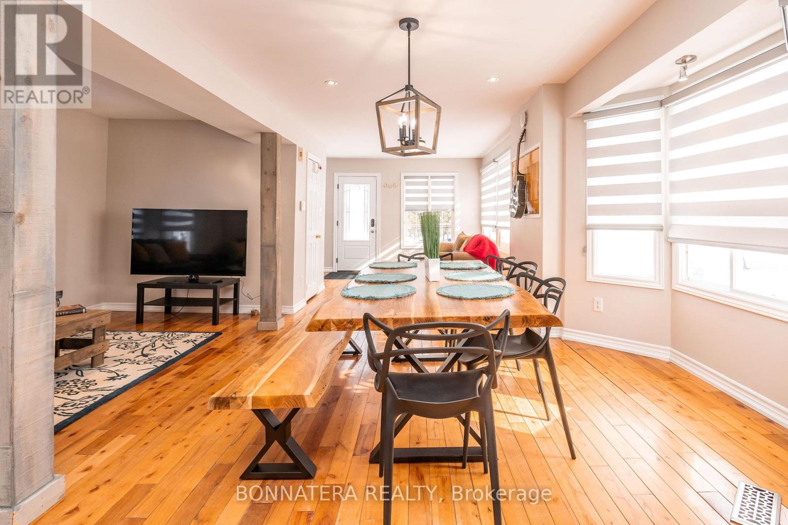 Photo 21 of 687 Innisfil Beach Road, Innisfil ON