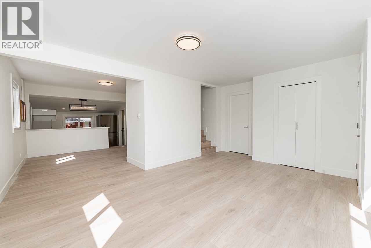 Photo 5 of 1747 Salisbury Avenue, Port Coquitlam BC