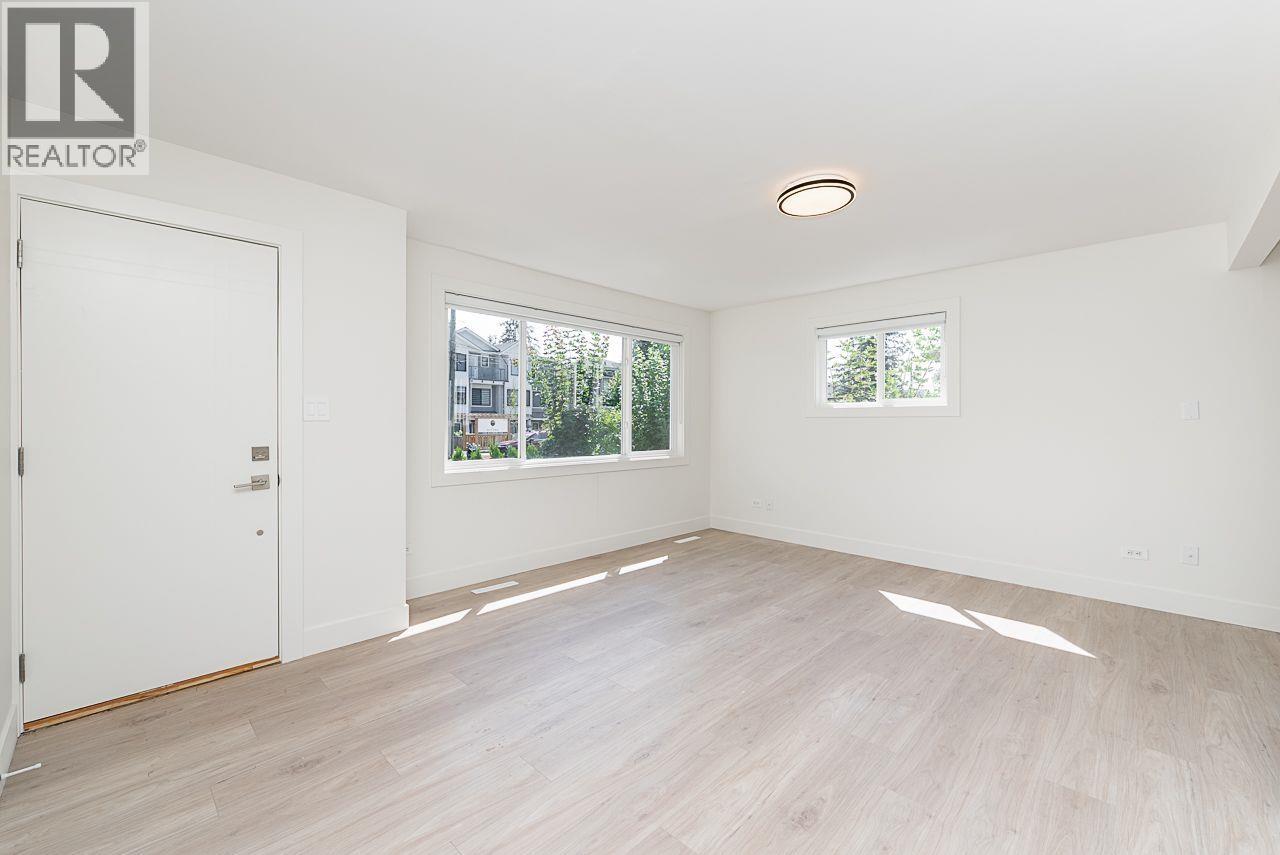 Photo 4 of 1747 Salisbury Avenue, Port Coquitlam BC