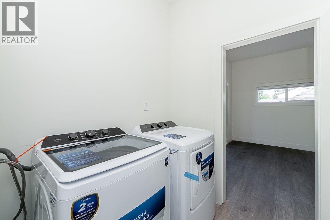 Photo 10 of 1747 Salisbury Avenue, Port Coquitlam BC