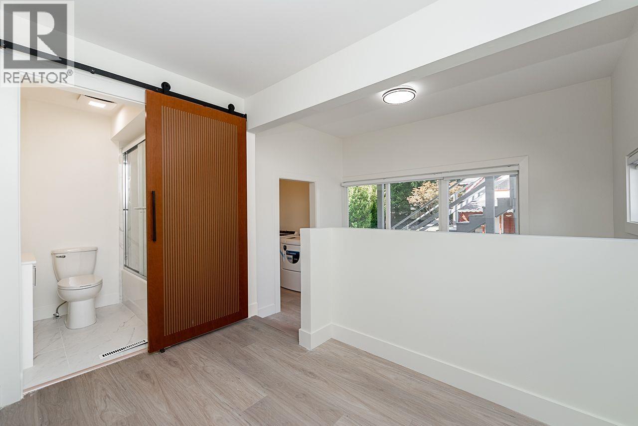 Photo 12 of 1747 Salisbury Avenue, Port Coquitlam BC