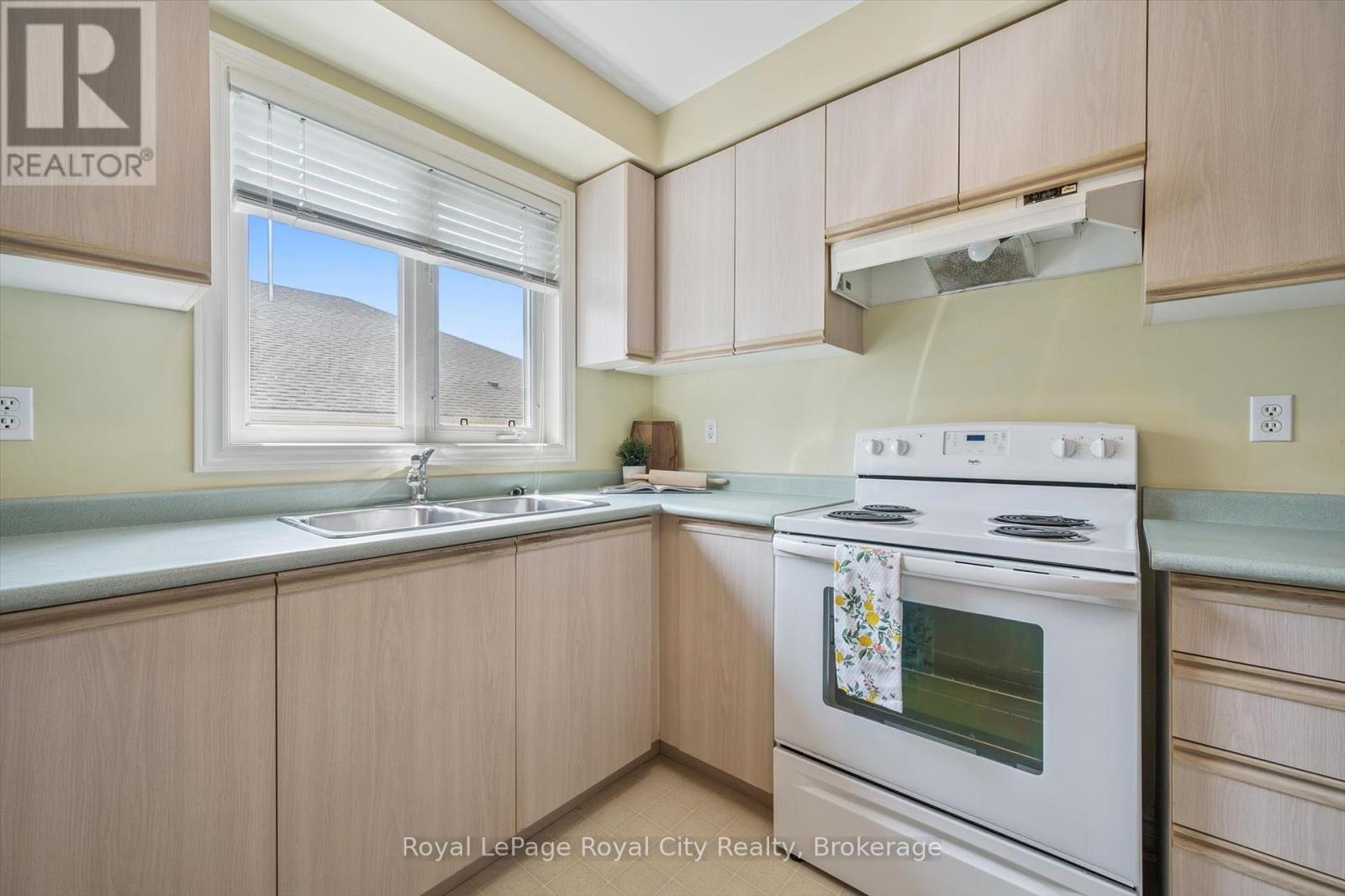 Photo 34 of 267 Irvine Street, Centre Wellington ON