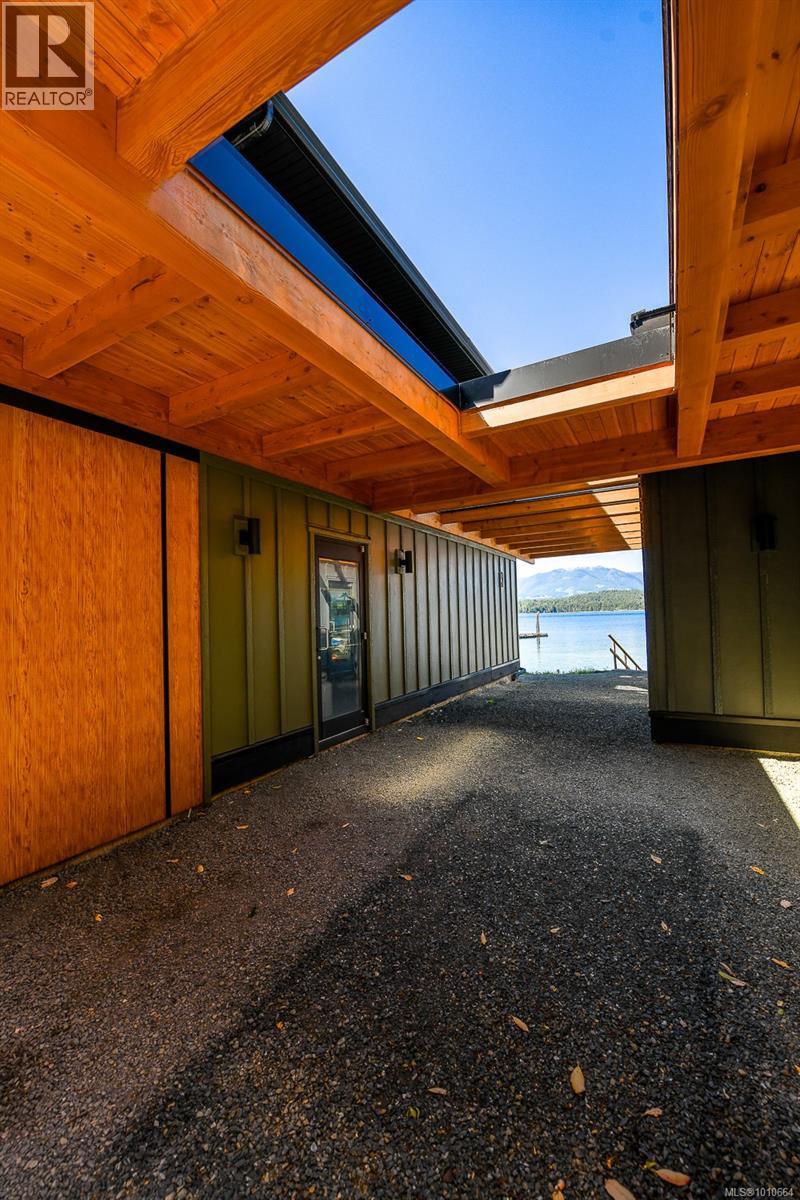 4305 Shingle Spit Rd, Hornby Island - Exteriors - Photo 15