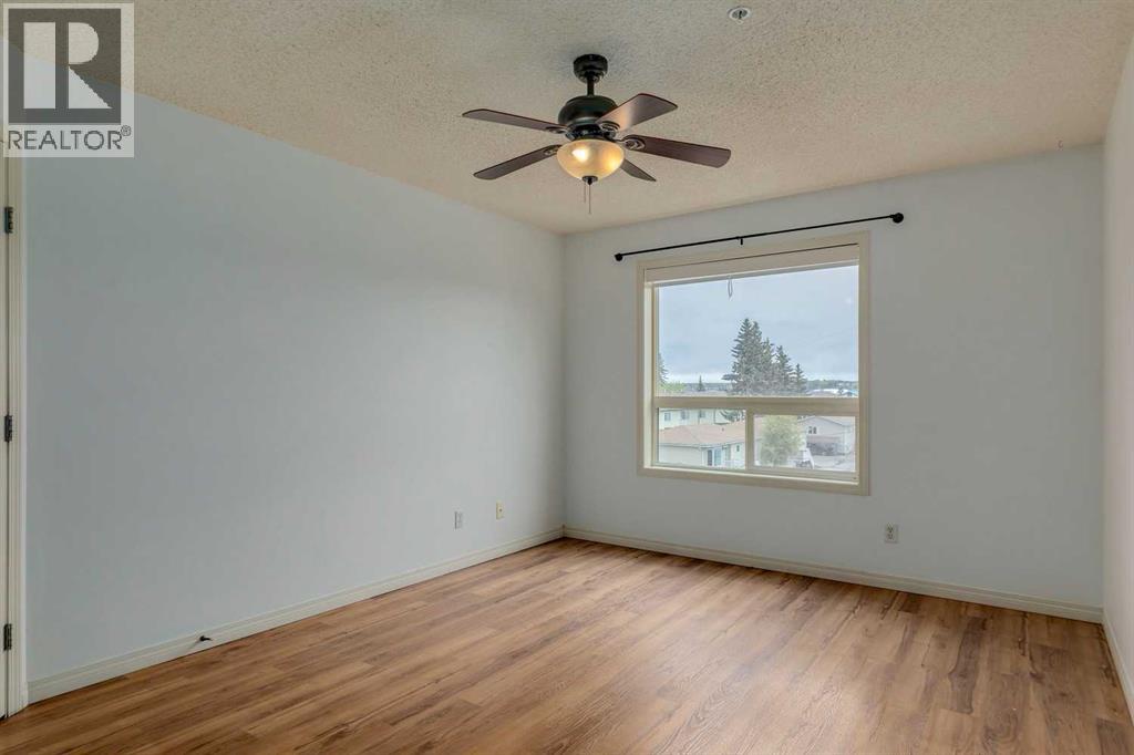 Photo 6 of 301 128 Centre Avenue, Cochrane AB