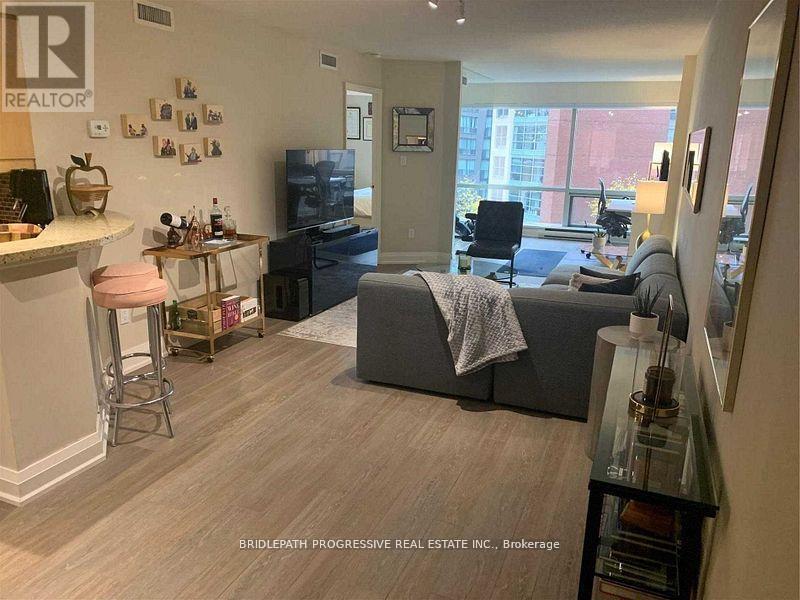 Photo 4 of 706 1001 Bay Street, Toronto ON