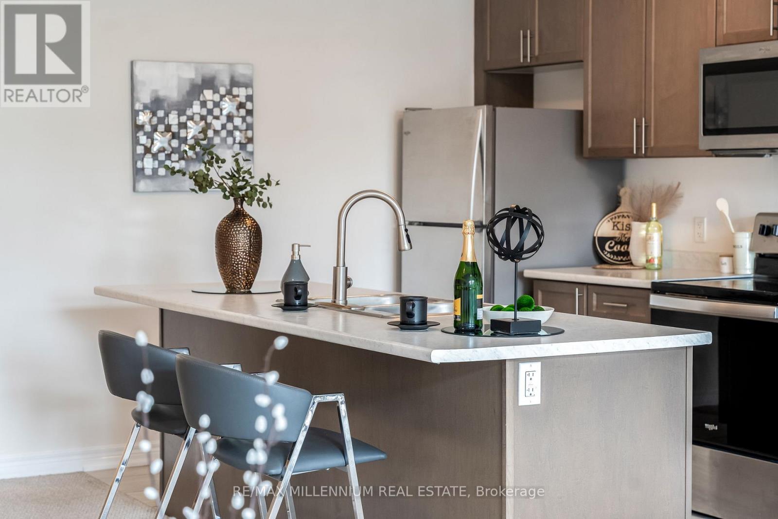 Photo 5 of 53 77 Diana Avenue, Brantford ON