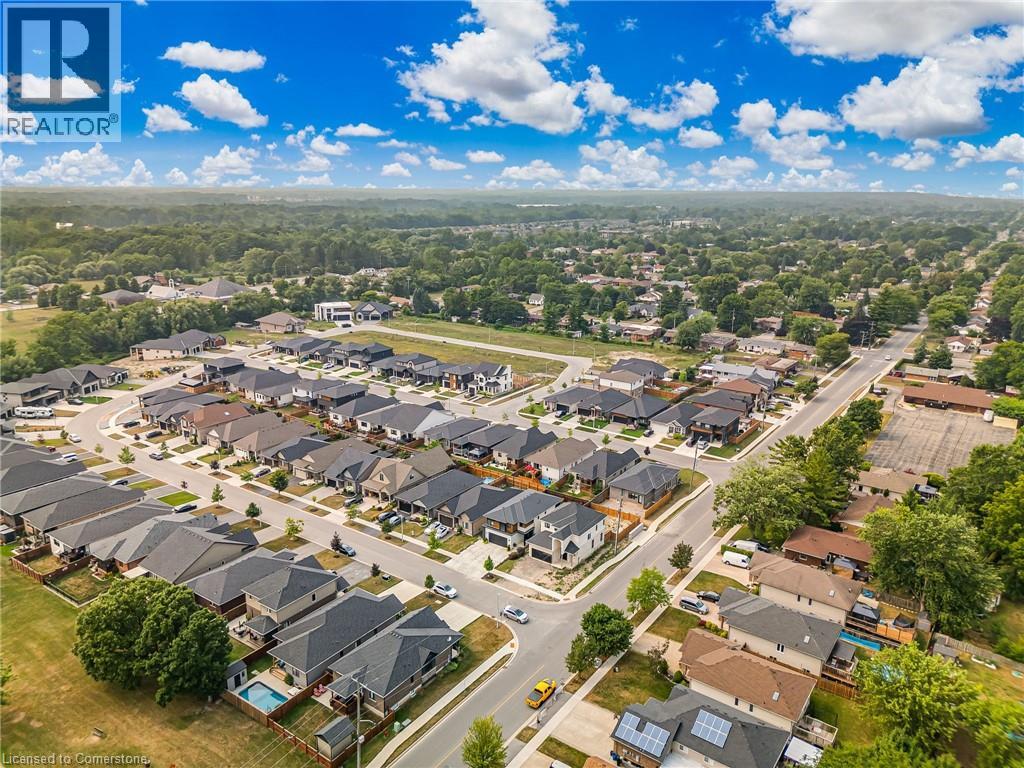 Photo 7 of 14 Willowbrook Drive, Welland ON