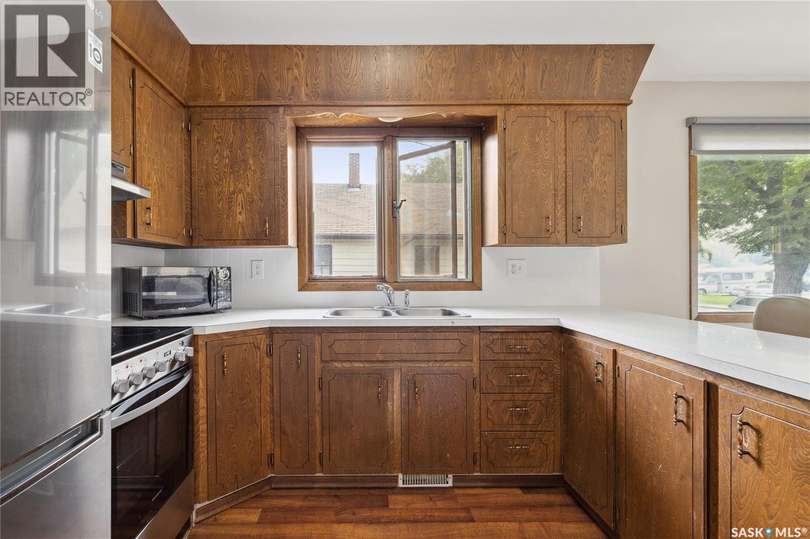 Photo 11 of 1921 Toronto Street, Regina SK