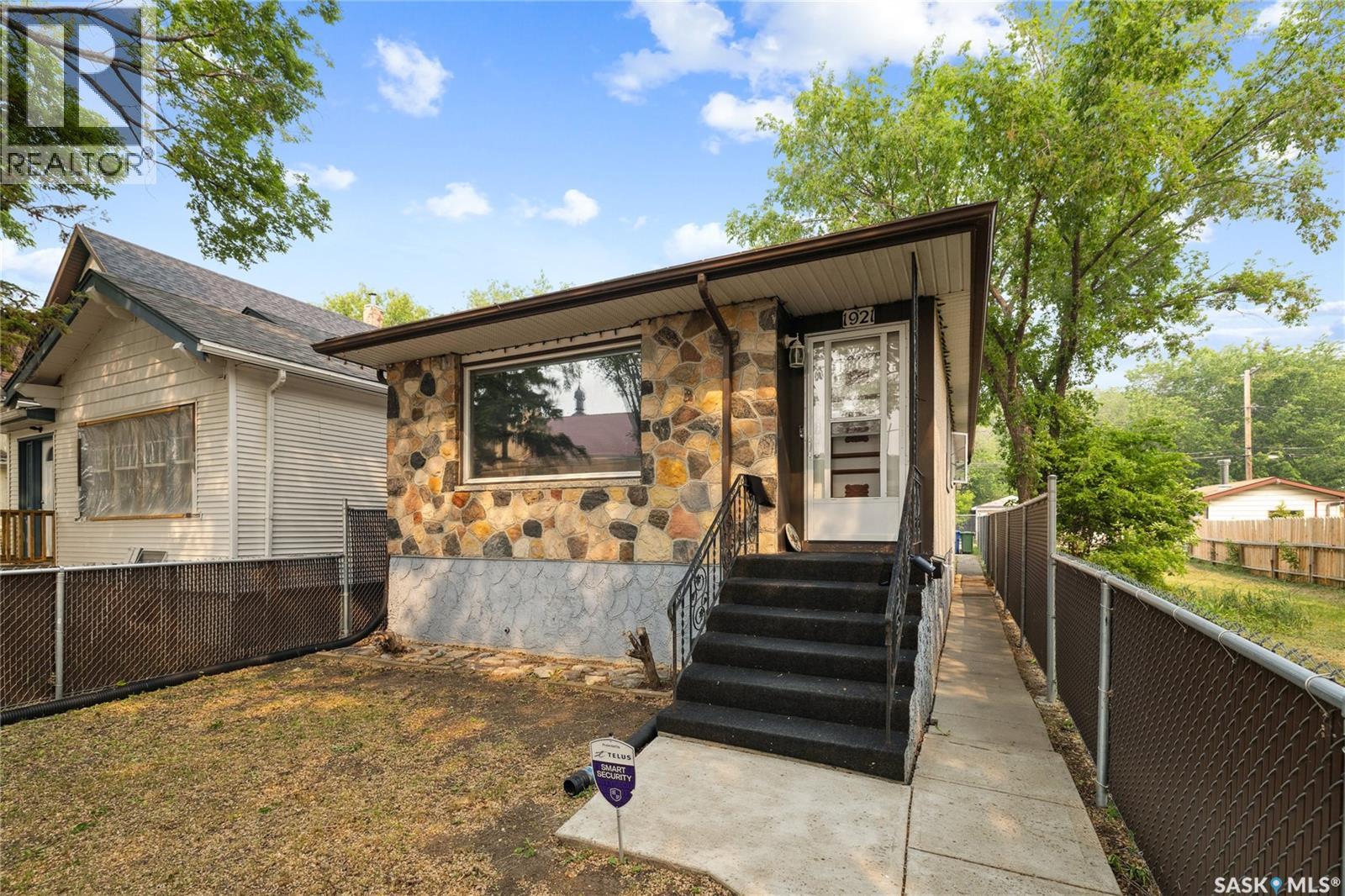 Photo 2 of 1921 Toronto Street, Regina SK