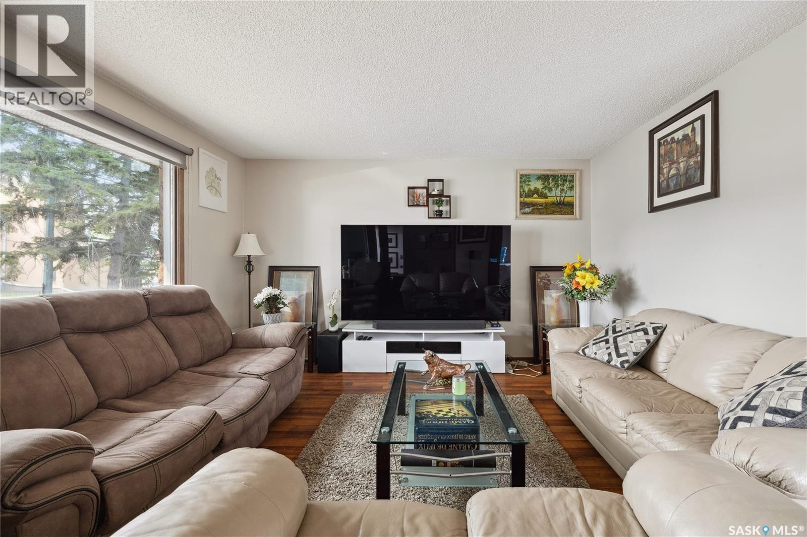 Photo 4 of 1921 Toronto Street, Regina SK